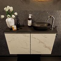 Mondiaz Fowy toiletmeubel 80x50x23cm Carrara mat 1 kraangat wasbak: rechts 2 deuren solid surface met blad Melamine kleur wasbak: zwart FOWY59015Carraraurban