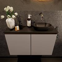 Mondiaz Fowy toiletmeubel 80x50x23cm smoke mat 0 kraangaten wasbak: rechts 2 deuren solid surface met blad MDF kleur wasbak: zwart FOWY59018smokeurban