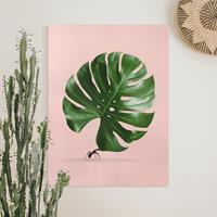 Bilderwelten Leinwandbild Tiere - Hochformat Ameise mit Monstera Blatt