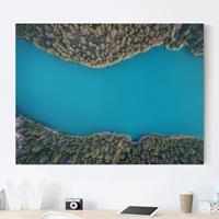 Bilderwelten Leinwandbild Natur & Landschaft - Querformat Luftbild - Tiefblauer See