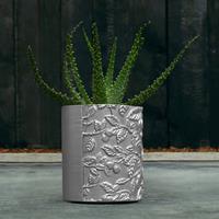 Gartentraum.de Rundes Pflanzgefäß mit Blättermotiv aus Architekturbeton - Magrite / Silber glänzend