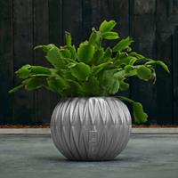 Gartentraum.de Kugel Pflanzgefäß aus Beton im modernen Design - Kuloha / Silber glänzend