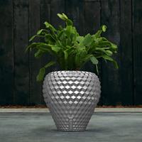 Gartentraum.de Klassischer Blumentopf mit modernem Muster aus Beton - Mirono / Silber glänzend