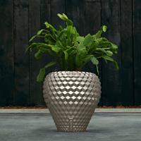 Gartentraum.de Klassischer Blumentopf mit modernem Muster aus Beton - Mirono / Bronze glänzend