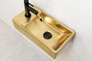 Saniclear Oro fonteinset mat goud met zwarte rechte kraan links