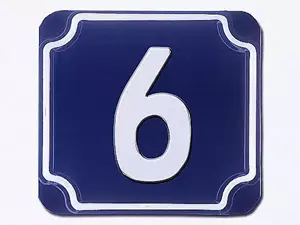 Blaue geprägte einstellige Hausnummer --- Ziffer 6