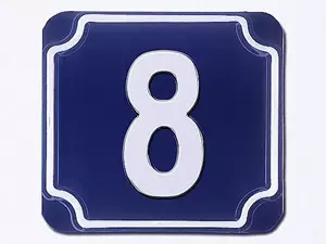 Blaue geprägte einstellige Hausnummer --- Ziffer 8