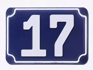 Blaue geprägte zweistellige Hausnummer 17