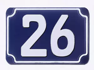Blaue geprägte zweistellige Hausnummer 26