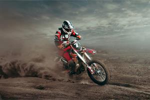 Karo-art Fotobehang - Motocross in de woestijn, 11 maten, Premium print, inclusief behanglijm