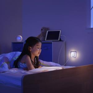 ledvance Lunetta edge Steckdosen-Nachtlicht, weiß, 0,35W, 10lm, warmweißes Licht, Tageslichtsensor, usb-a & usb-c Anschluss, LED-Technologie,