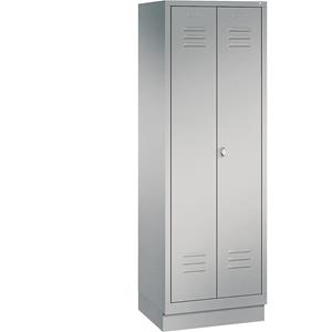 C+P CLASSIC Garderobenschrank mit Sockel, zueinander schlagende Türen, 2 Abteile, Abteilbreite 300 mm, weißaluminium