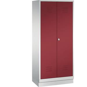 C+P CLASSIC Garderobenschrank mit Sockel, zueinander schlagende Türen, 2 Abteile, Abteilbreite 400 mm, lichtgrau / rubinrot
