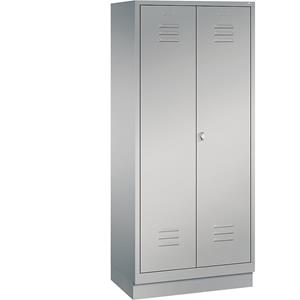 C+P CLASSIC Garderobenschrank mit Sockel, zueinander schlagende Türen, 2 Abteile, Abteilbreite 400 mm, weißaluminium