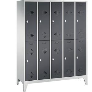 C+P CLASSIC Garderobenschrank mit Füßen, doppelstöckig, 5 Abteile, je 2 Fächer, Abteilbreite 300 mm, lichtgrau / schwarzgrau