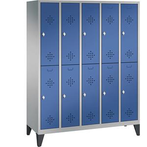 C+P CLASSIC Garderobenschrank mit Füßen, doppelstöckig, 5 Abteile, je 2 Fächer, Abteilbreite 300 mm, weißaluminium / enzianblau