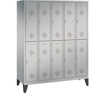 C+P CLASSIC Garderobenschrank mit Füßen, doppelstöckig, 5 Abteile, je 2 Fächer, Abteilbreite 300 mm, weißaluminium