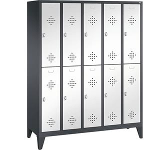 C+P CLASSIC Garderobenschrank mit Füßen, doppelstöckig, 5 Abteile, je 2 Fächer, Abteilbreite 300 mm, schwarzgrau / verkehrsweiß