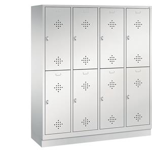 C+P CLASSIC Garderobenschrank mit Sockel, doppelstöckig, 4 Abteile, je 2 Fächer, Abteilbreite 400 mm, lichtgrau