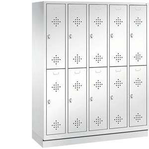 C+P CLASSIC Garderobenschrank mit Sockel, doppelstöckig, 5 Abteile, je 2 Fächer, Abteilbreite 300 mm, verkehrsweiß