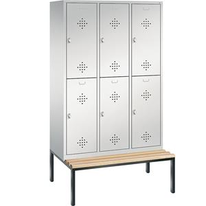 C+P CLASSIC Garderobenschrank mit untergebauter Sitzbank, doppelstöckig, 3 Abteile, je 2 Fächer, Abteilbreite 400 mm, lichtgrau