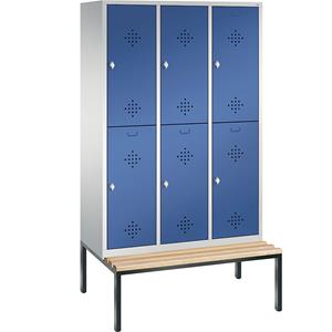 C+P CLASSIC Garderobenschrank mit untergebauter Sitzbank, doppelstöckig, 3 Abteile, je 2 Fächer, Abteilbreite 400 mm, lichtgrau / enzianblau