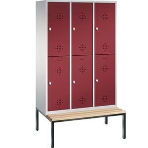 C+P CLASSIC Garderobenschrank mit untergebauter Sitzbank, doppelstöckig, 3 Abteile, je 2 Fächer, Abteilbreite 400 mm, lichtgrau / rubinrot