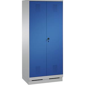 C+P EVOLO garderobekast, met naar elkaar toe slaande deuren, 2 afdelingen, afdelingbreedte 400 mm, met sokkel, blank aluminiumkleurig / gentiaanblauw