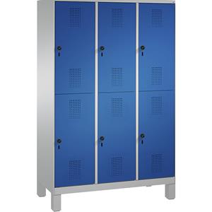 C+P EVOLO Garderobenschrank, doppelstöckig, mit Füßen, 3 Abteile, je 2 Fächer, Abteilbreite 400 mm, weißaluminium / enzianblau