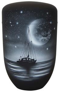 Urnwebshop Zwartwitte Design Urn Zeilboot bij Maanlicht (4 liter)