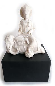 Urnwebshop Vrouwelijke Boeddha Urn Kwan Yin op Olifant (Hardhouten Asbox van 2.4 of 3 liter)