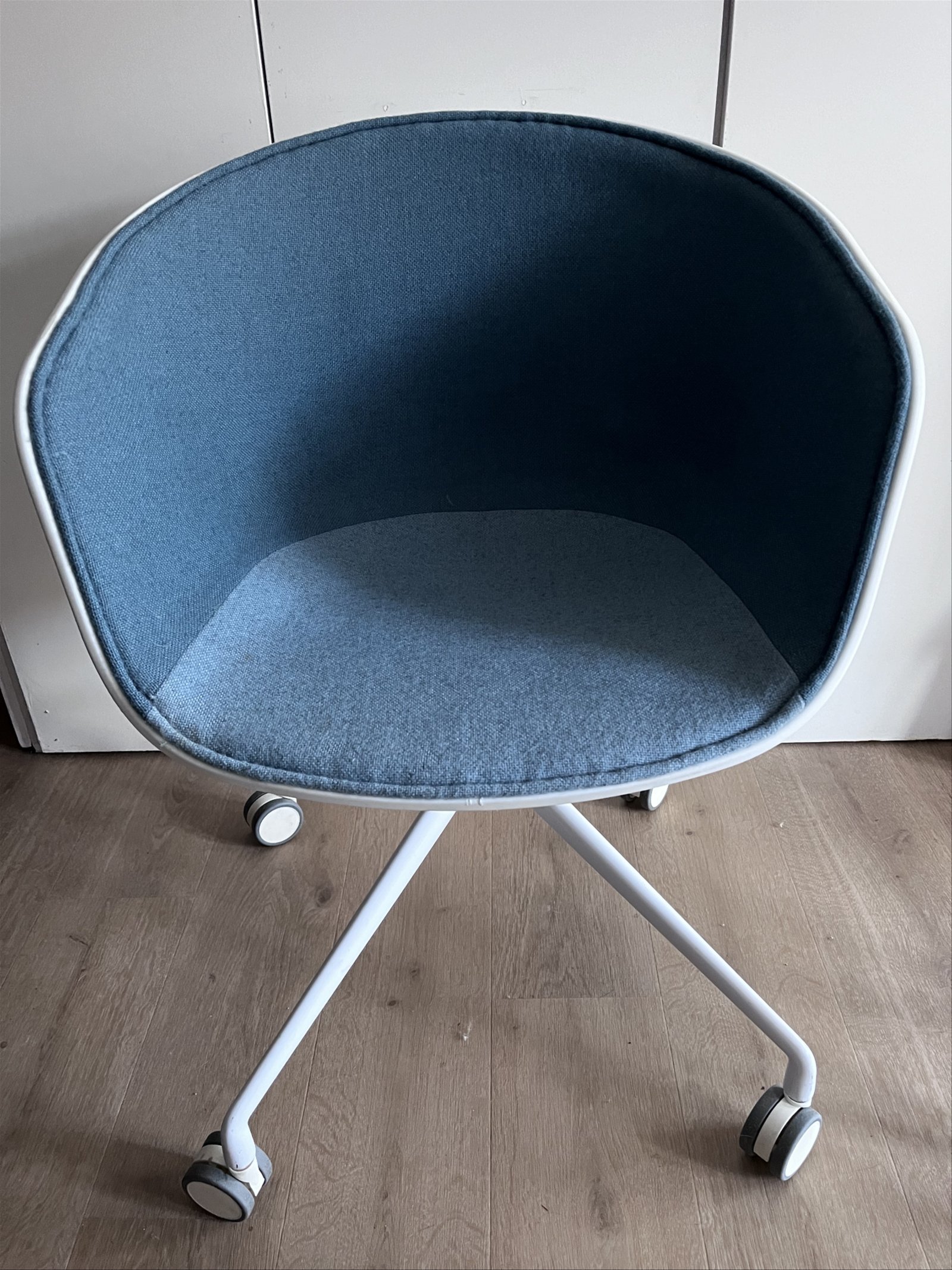Hay AAC24 stoel Wool/Plastic - Tweedehands
