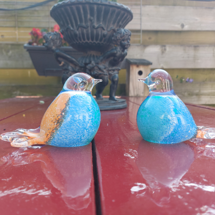 Eeuwige Roos Vogel urn van kristalglas: blauw met geel/oranje (30ml) UITLOPEND ASSORTIMENT