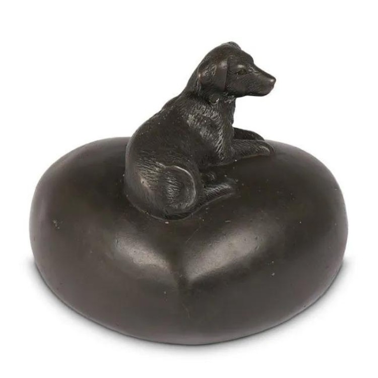 Gedenkartikelen Hond in hondenmand in brons (450ml)