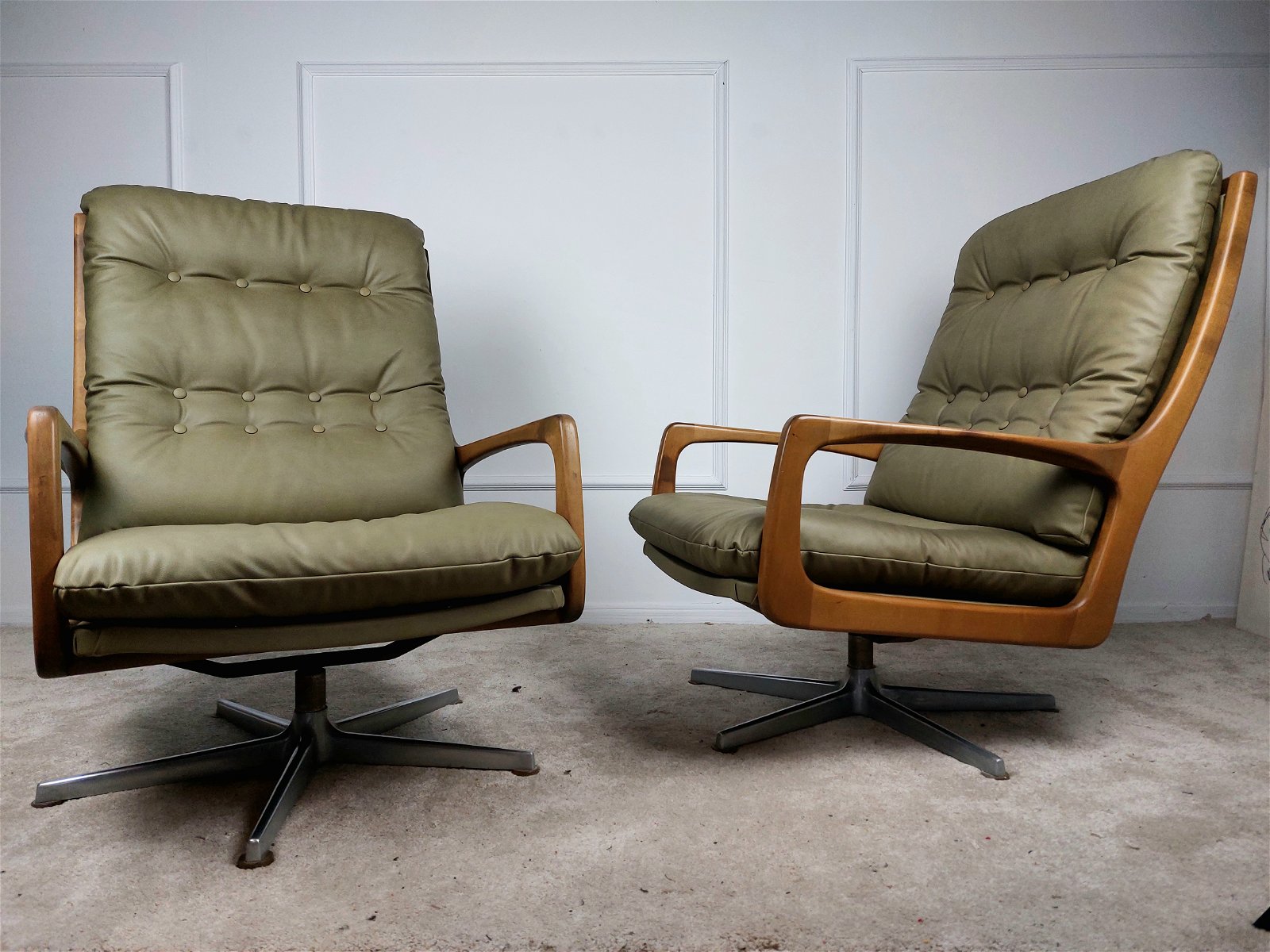 Whoppah 2x Soloform lounge chairs Wood - Tweedehands