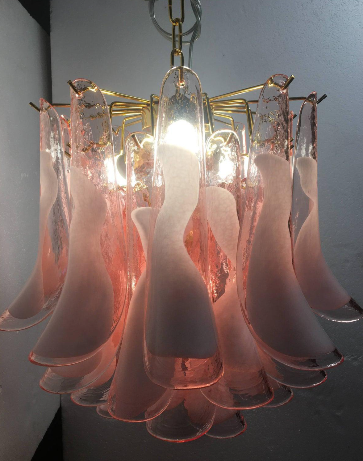 Whoppah Glass pink and white chandelier Murano Glass - Tweedehands