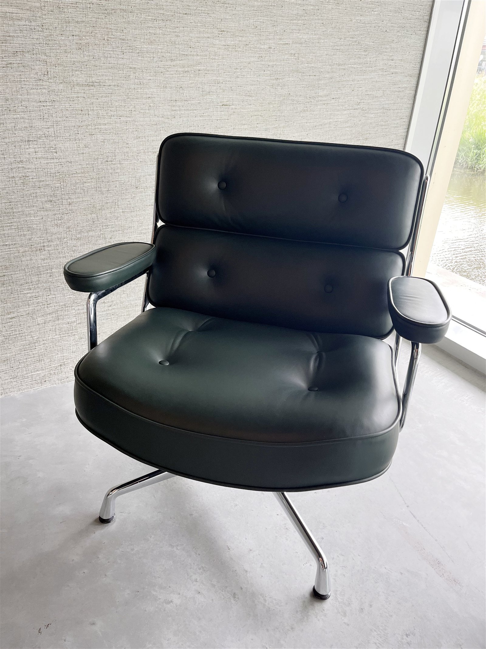 Vitra Lobby Chair Chrome/Leather - Tweedehands