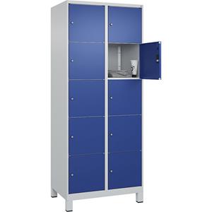 C+P Lockerkast Classic PLUS, 2 compartimenten, lichtgrijs / gentiaanblauw, b = 800 mm, 10 vakken, met voeten