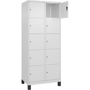 C+P Lockerkast Classic PLUS, 2 compartimenten, verkeerswit, b = 800 mm, 10 vakken, met voeten