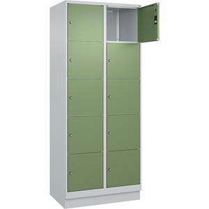 C+P Lockerkast Classic PLUS, 2 compartimenten, lichtgrijs / resedagroen, b = 800 mm, 10 vakken, met bodemsokkel