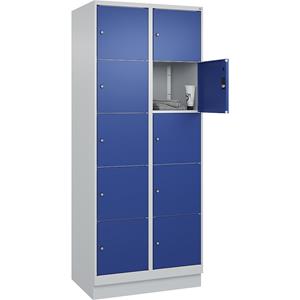 C+P Lockerkast Classic PLUS, 2 compartimenten, lichtgrijs / gentiaanblauw, b = 800 mm, 10 vakken, met bodemsokkel