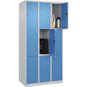 C+P Lockerkast Classic PLUS, 3 compartimenten, lichtgrijs / lichtblauw, b = 900 mm, 9 vakken, met voetdoppen