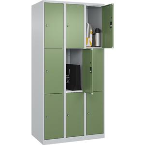 C+P Lockerkast Classic PLUS, 3 compartimenten, lichtgrijs / resedagroen, b = 900 mm, 9 vakken, met voetdoppen