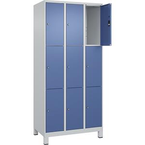 C+P Lockerkast Classic PLUS, 3 compartimenten, lichtgrijs / verblauw, b = 900 mm, 9 vakken, met voeten