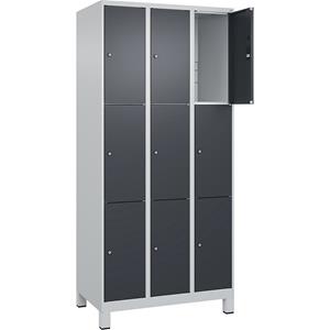 C+P Lockerkast Classic PLUS, 3 compartimenten, lichtgrijs / grijs, b = 900 mm, 9 vakken, met voeten