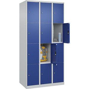 C+P Lockerkast Classic PLUS, 3 compartimenten, lichtgrijs / gentiaanblauw, b = 900 mm, 12 vakken, met voetdoppen