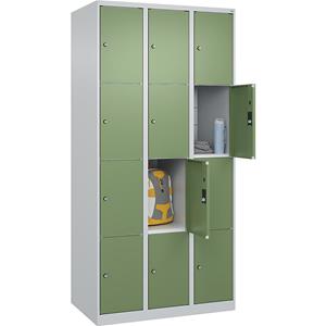 C+P Lockerkast Classic PLUS, 3 compartimenten, lichtgrijs / resedagroen, b = 900 mm, 12 vakken, met voetdoppen