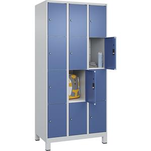 C+P Lockerkast Classic PLUS, 3 compartimenten, lichtgrijs / verblauw, b = 900 mm, 12 vakken, met voeten