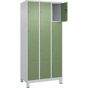 C+P Lockerkast Classic PLUS, 3 compartimenten, lichtgrijs / resedagroen, b = 900 mm, 12 vakken, met voeten