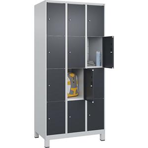 C+P Lockerkast Classic PLUS, 3 compartimenten, lichtgrijs / grijs, b = 900 mm, 12 vakken, met voeten